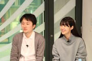 左から西原孝至、兎丸愛美。
