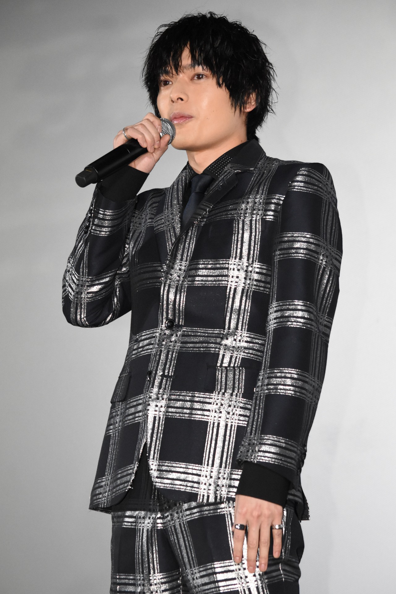 崎山つばさ