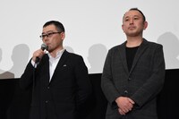 左から武正晴、足立紳。