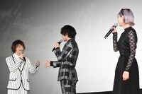 左から植田圭輔、崎山つばさ、最上もが。