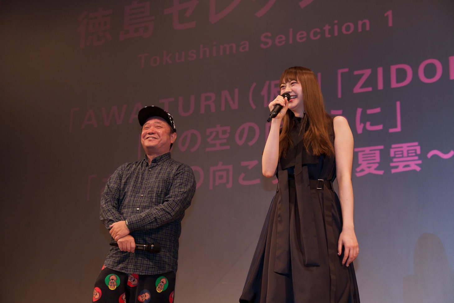 左から川野浩司、山下リオ。