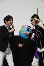 左から梶裕貴、ゴー☆ジャス。