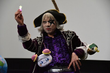 プリキュアネタを披露するゴー☆ジャス。