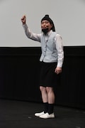 脳みそ夫体操プリキュアバージョンを披露する脳みそ夫。