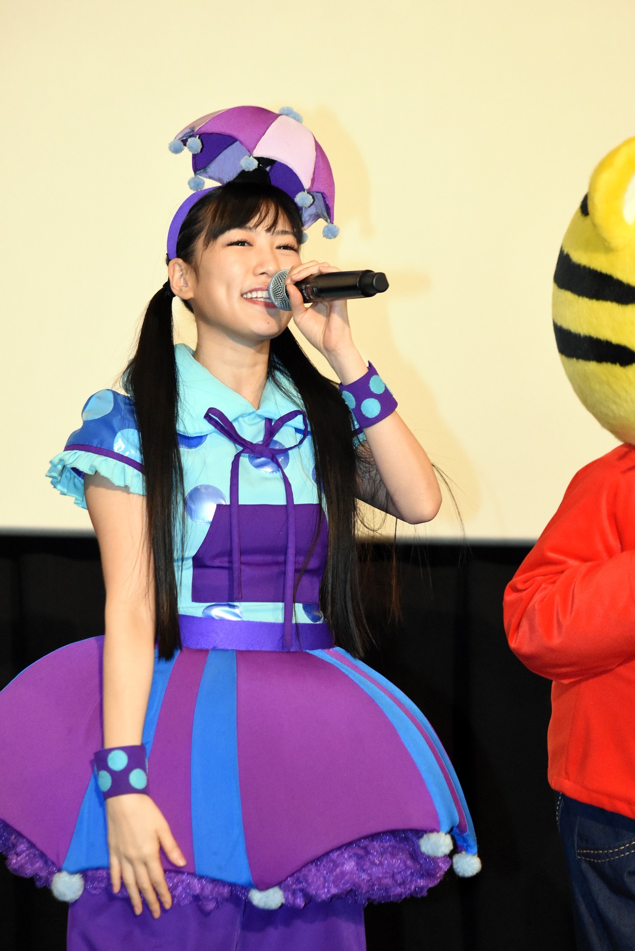 “れいにーれにちゃん”に扮した高城れに。