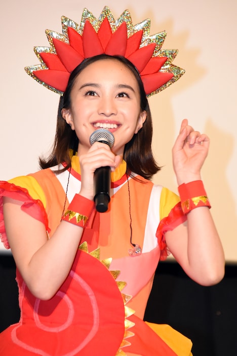 “おひさまかなこちゃん”に扮した百田夏菜子。