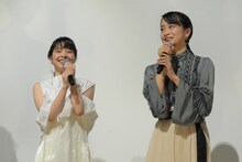 左から岸井ゆきの、深川麻衣。