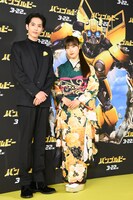 左から志尊淳、土屋太鳳。