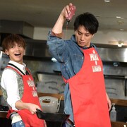 「プリレジェ」伝説の玉子料理選手権、開幕!片寄涼太や鈴木伸之がオムライス作り