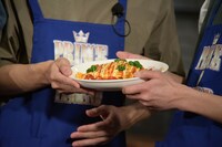 青チームのオムライス。