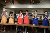 結果発表を待つキャストたち。