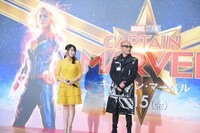 左から水樹奈々、竹中直人。