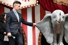 ダンボの耳が気になるコリン・ファレル。