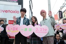 竹下通りに登場した杉野遥亮（左）、上白石萌音（中央）、横浜流星（右）。