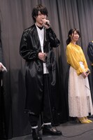 左から桜田通、福田麻由子。