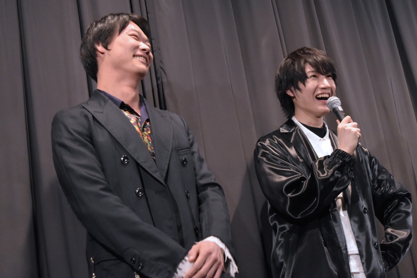 左から笠松将、桜田通。