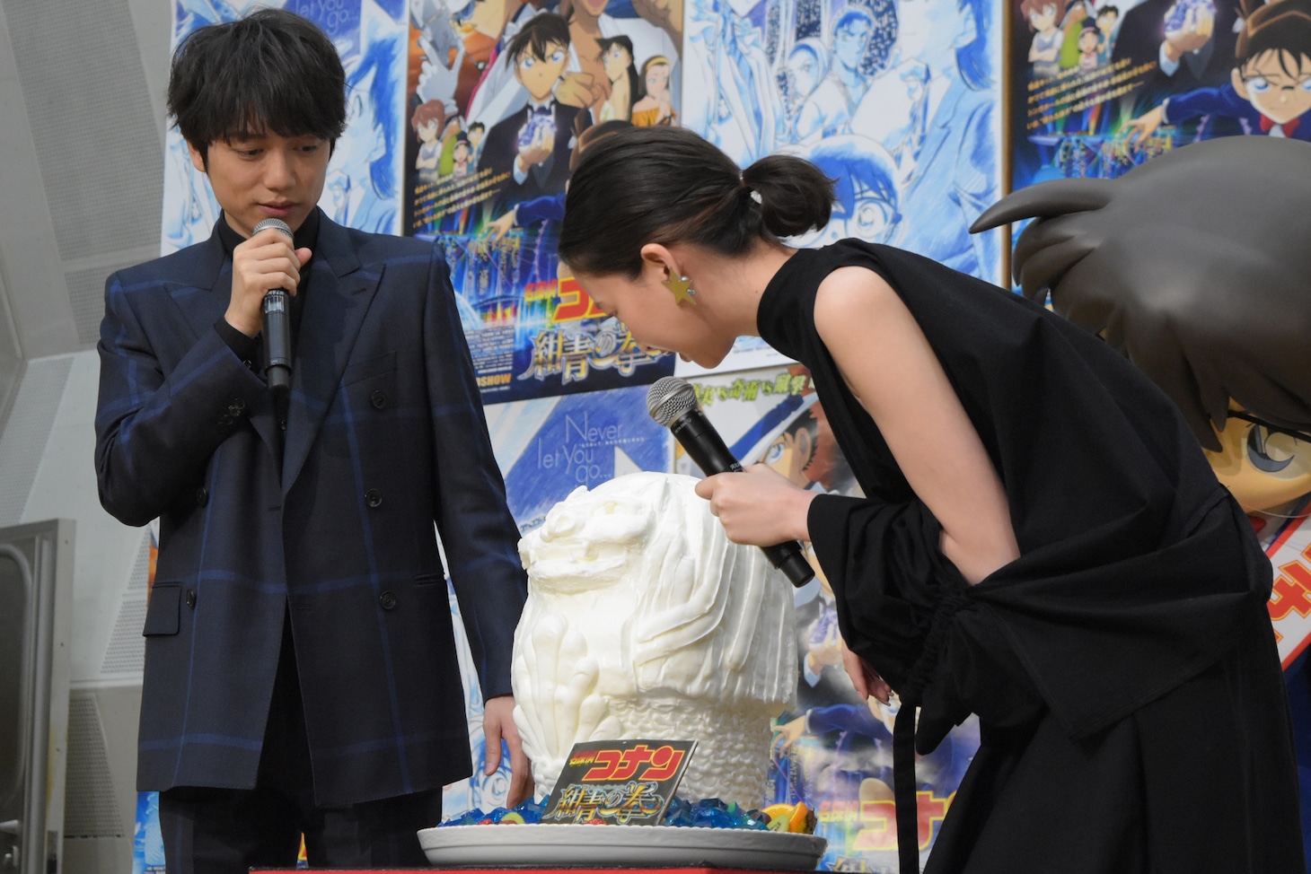 「名探偵コナン 紺青の拳（こんじょうのフィスト）」公開アフレコイベントの様子。