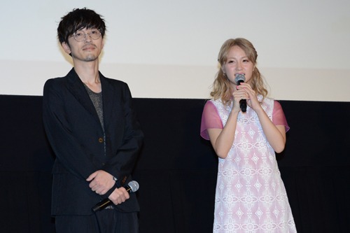 左から櫻井孝宏、Dream Ami。