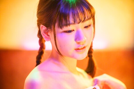 「すじぼり」より、溝口奈菜演じる菜奈。