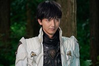 「牙狼〈GARO〉－月虹ノ旅人－」より、中山麻聖演じる冴島雷牙。