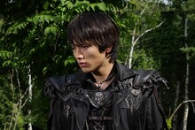 「牙狼〈GARO〉－月虹ノ旅人－」より、水石亜飛夢演じるクロウ。