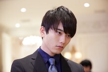 水石亜飛夢演じる志賀颯太郎。