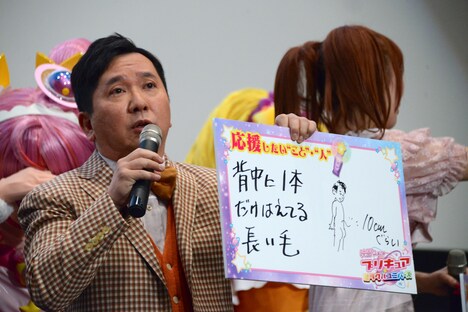 応援したいものをイラスト付きで説明する田中裕二。