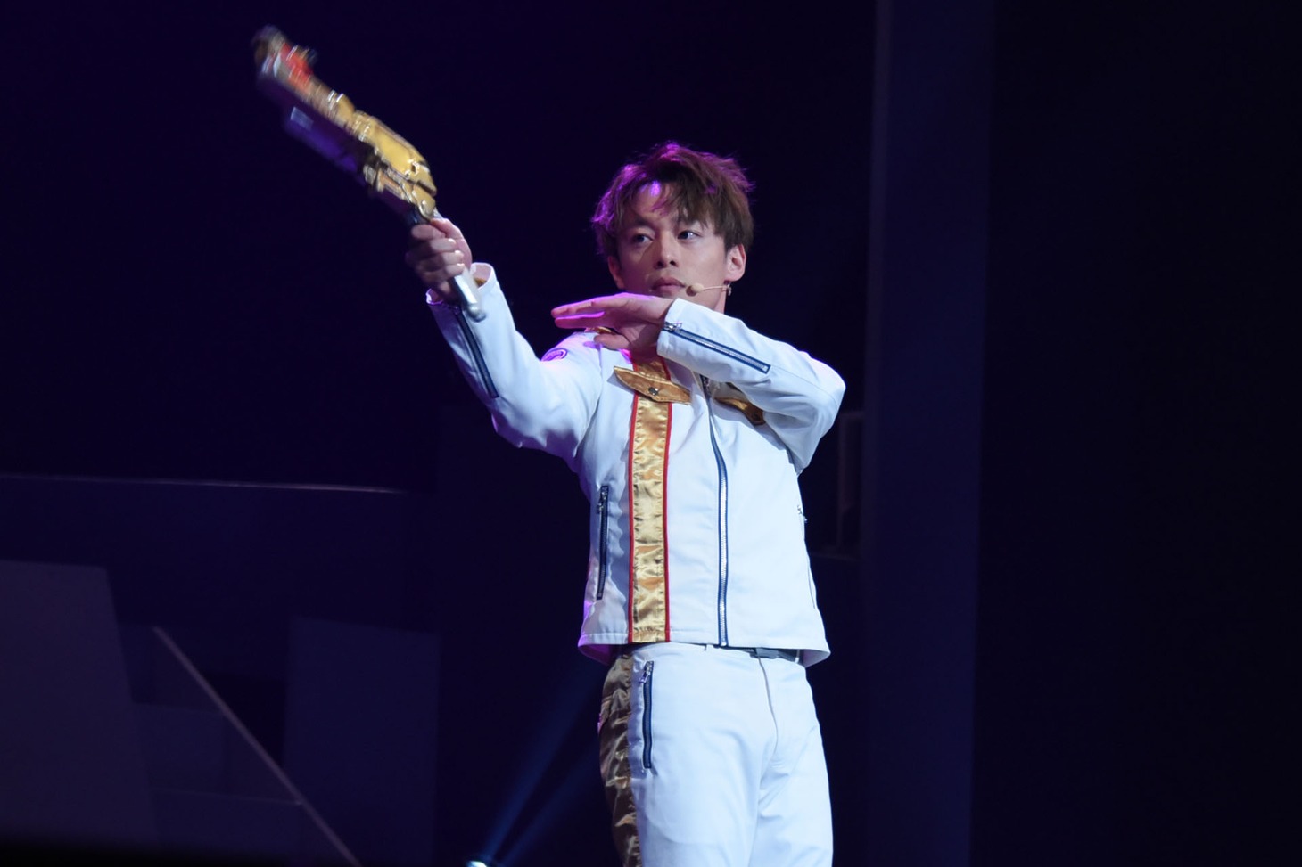 アクションショーにて、元木聖也演じる高尾ノエル。