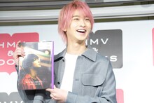 お気に入りのカットを見せる横浜流星。