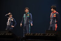 左から奥山かずさ、横山涼、結木滉星。