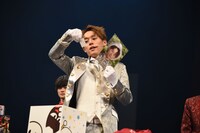 抽選を行う元木聖也。