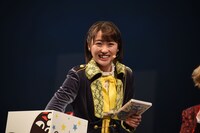 抽選を行う工藤遥。