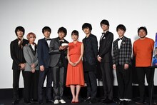 左から山崎大輝、とまん、松島庄汰、小林豊、伊原六花、久保田悠来、岩永徹也、高橋真佳把、副島宏司。