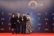 左から三ツ松けいこ、細野晴臣、是枝裕和、安藤サクラ。