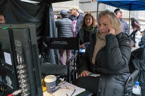 「ビリーブ 未来への大逆転」撮影現場でのミミ・レダー。