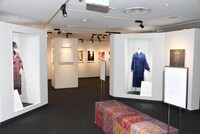 「樹木希林 遊びをせんとや生まれけむ展」の様子。