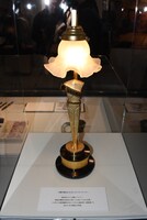 トロフィーをリメイクしたランプ。