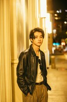 山崎賢人写真集「KENTO YAMAZAKI」より。
