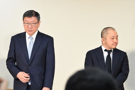 左から多田憲之、白石和彌。