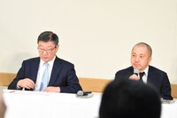 左から多田憲之、白石和彌。