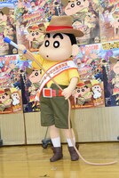 待ち時間にロープで遊ぶしんのすけ。