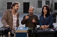 「誰もがそれを知っている」メイキング写真。左からハビエル・バルデム、アスガー・ファルハディ、ペネロペ・クルス。