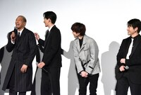 自己紹介で噛んでしまった関口メンディー（左端）。