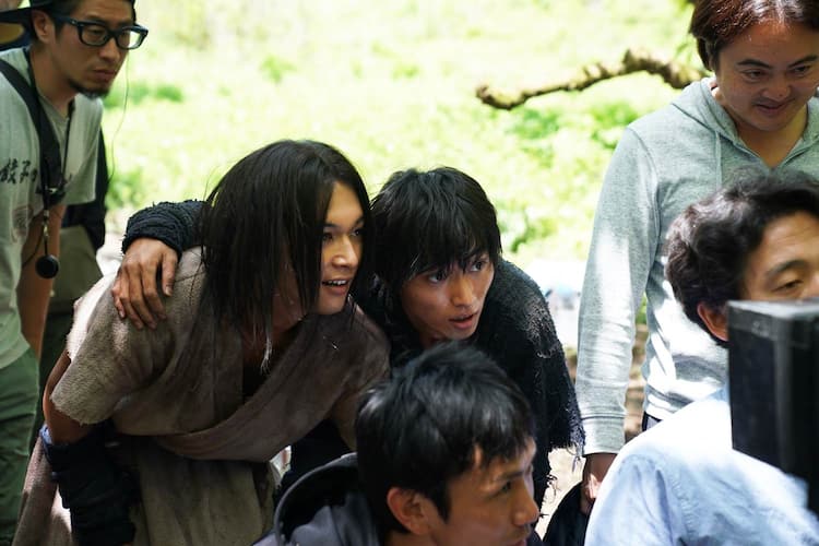 山崎賢人と吉沢亮のオフショットも キングダム 写真展が2日間限定で開催 写真10枚 映画ナタリー