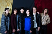 左から一條俊、高野八誠、松田悟志、須賀貴匡、弓削智久、萩野崇。（撮影：佐藤類）