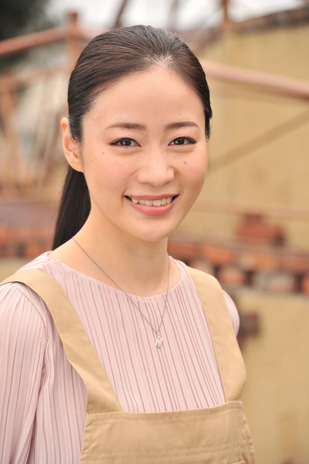 梶原ひかり演じる栗原天音。