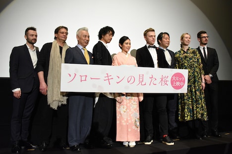 「ソローキンの見た桜」公開記念舞台挨拶の様子。