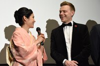 左から阿部純子、ロデオン・ガリュチェンコ。