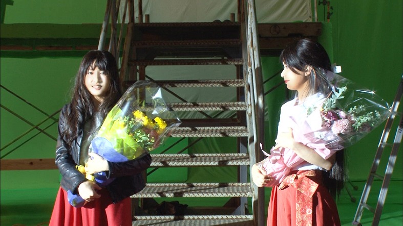 左から土屋太鳳、芳根京子。