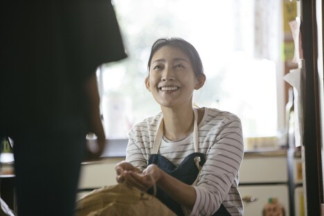 「もみの家」より、田中美里演じる佐藤恵。